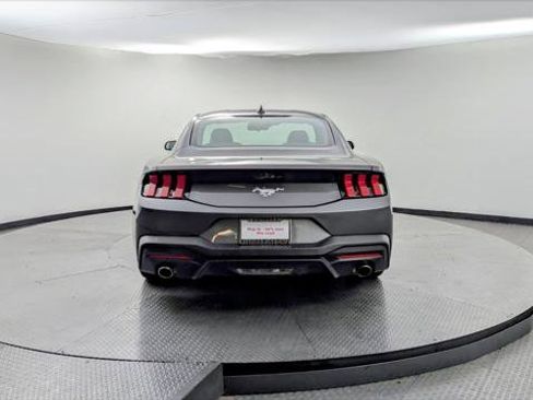 Used 2024 Ford Mustang Coupe image 6