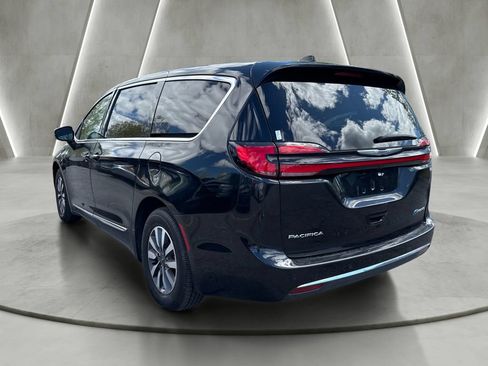 Used 2023 Chrysler Pacifica Limited FWD image 5