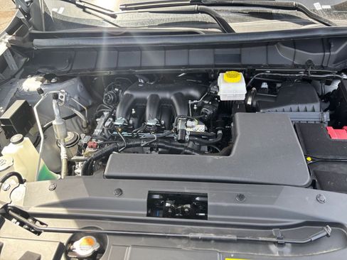 Used 2025 Nissan Pathfinder SV FWD image 34