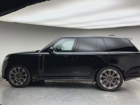 Used 2024 Land Rover Range Rover SE AWD/4WD image 5