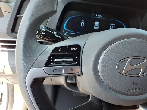 Used 2025 Hyundai Elantra SE FWD image 7
