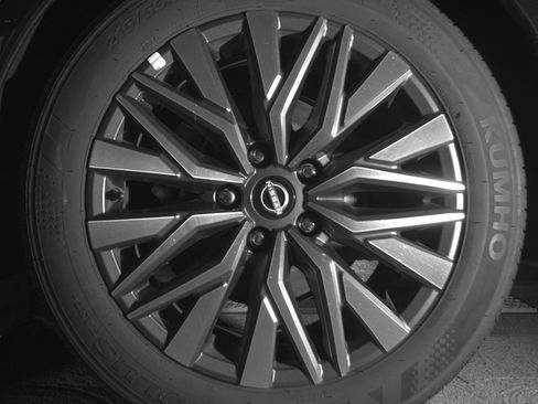 Used 2025 Nissan Altima 2.5 SV FWD image 14