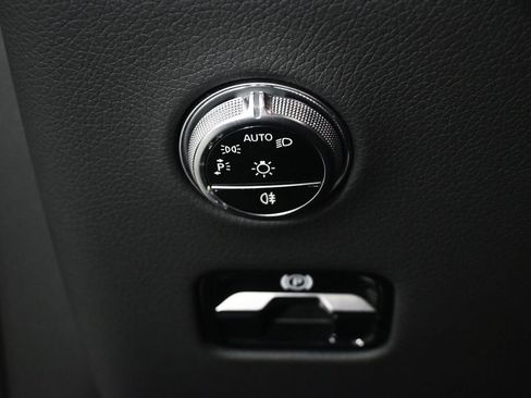 Used 2024 Mercedes-Benz GLC 300 image 9