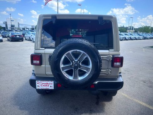 Used 2022 Jeep Wrangler Unlimited Sahara w/ Cold Weather Group AWD/4WD image 6