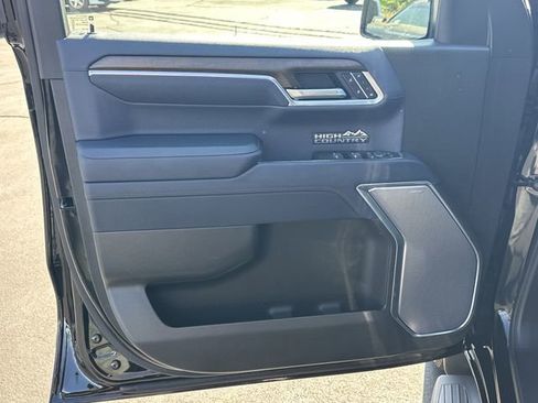 Certified 2025 Chevrolet Silverado 1500 High Country w/ Technology Package image 10