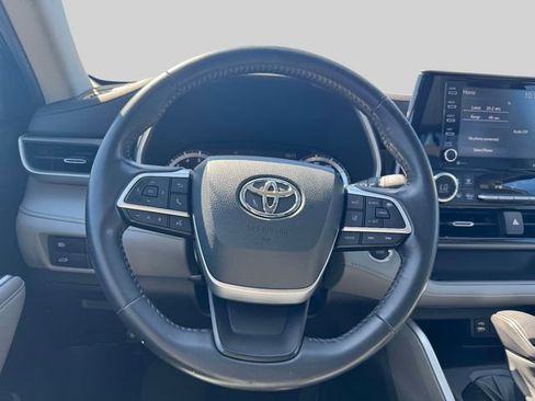Used 2022 Toyota Highlander XLE AWD/4WD image 20