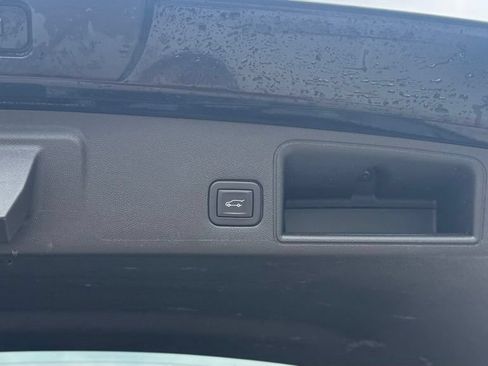 Used 2022 GMC Terrain SLT w/ Elevation Edition FWD image 6