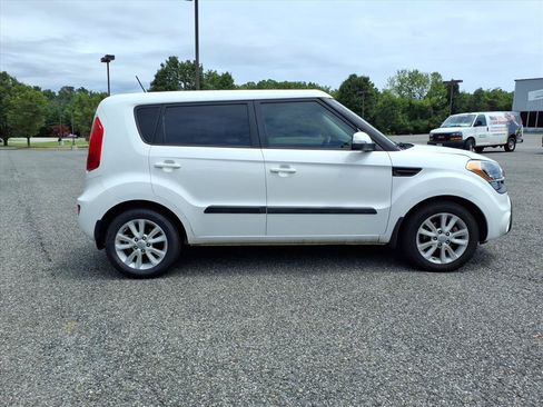 Used 2013 Kia Soul + w/ Audio Pkg FWD image 3
