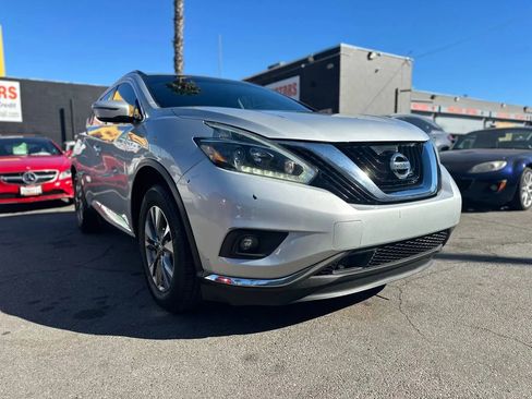 Used 2018 Nissan Murano SV image 3