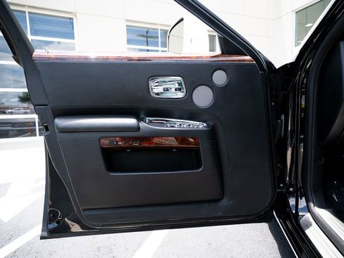 Used 2010 Rolls-Royce Ghost RWD image 25