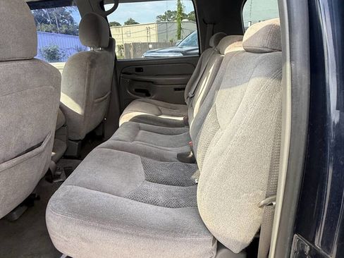 Used 2006 Chevrolet Suburban LS w/ Smart Select Package RWD image 13