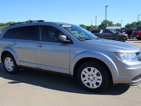 Used 2018 Dodge Journey SE FWD image 3