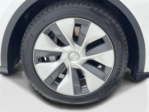 Used 2021 Tesla Model Y Long Range image 57