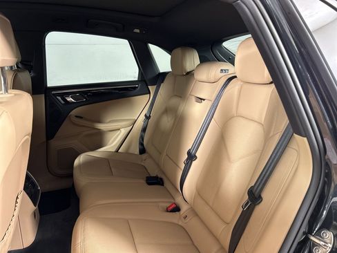 Certified 2025 Porsche Macan image 24