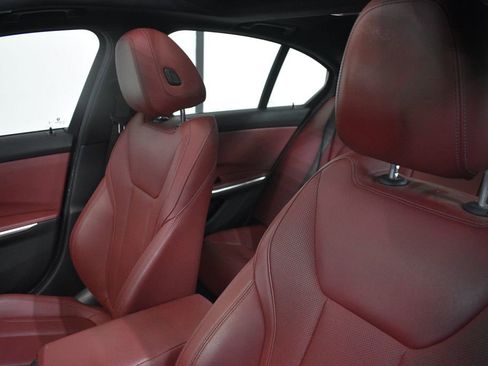 Used 2023 BMW 330i Sedan w/ M Sport Package image 9