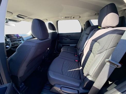 Used 2025 Nissan Pathfinder SV FWD image 23