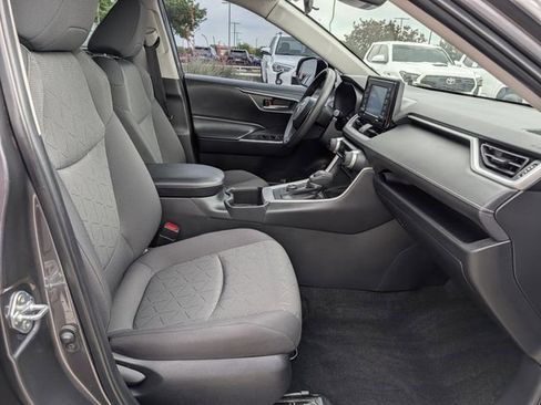 Used 2022 Toyota RAV4 XLE AWD/4WD image 30