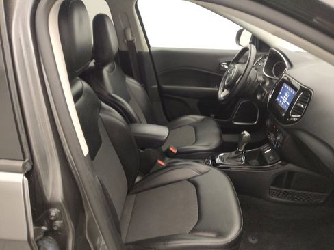 Used 2019 Jeep Compass Latitude FWD image 21