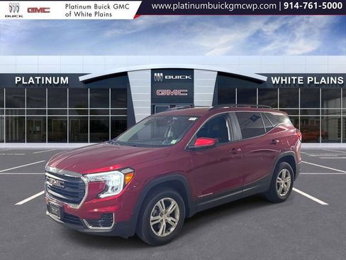 Used 2024 GMC Terrain SLE w/ Driver Convenience Package image 4