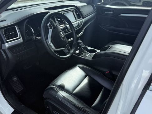 Used 2016 Toyota Highlander XLE AWD/4WD image 3
