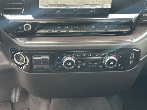 Used 2025 GMC Sierra 1500 SLT RWD image 32