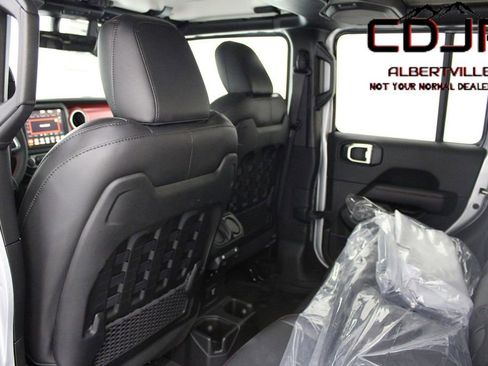 Used 2023 Jeep Gladiator Rubicon w/ Cold Weather Group AWD/4WD image 28