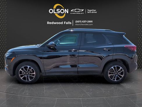 Used 2024 Chevrolet TrailBlazer LT w/ Convenience Package AWD/4WD image 2