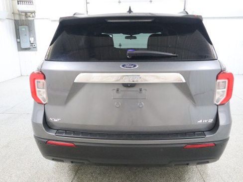 Used 2022 Ford Explorer XLT image 8