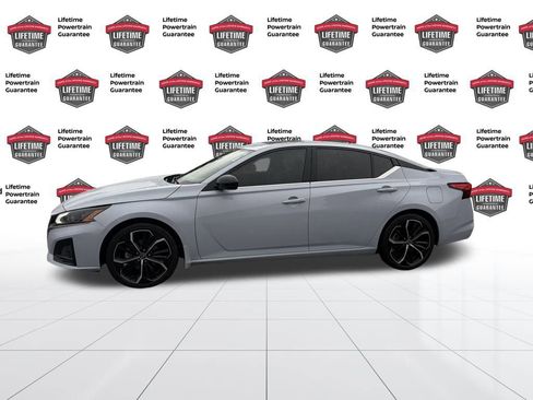 Certified 2024 Nissan Altima 2.5 SR w/ SR Premium Package image 2