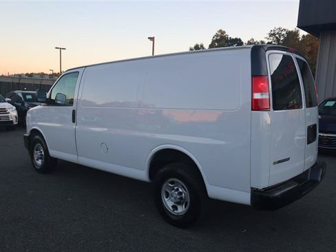 Used 2018 Chevrolet Express 2500 w/ Driver Convenience Package RWD image 2
