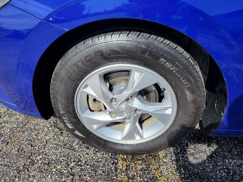 Used 2021 Hyundai Elantra SE FWD image 14