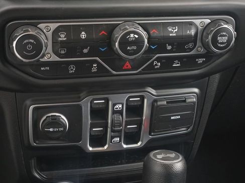 Used 2021 Jeep Wrangler Unlimited Sahara AWD/4WD image 22