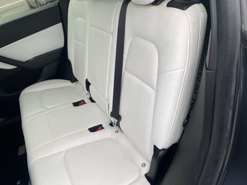 Used 2020 Tesla Model Y Long Range image 12
