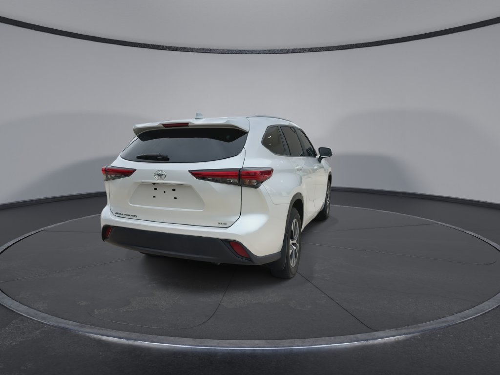 Used 2023 Toyota Highlander XLE FWD image 8