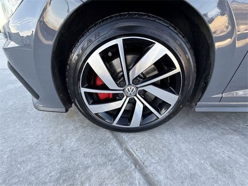 Used 2021 Volkswagen Jetta GLI image 10