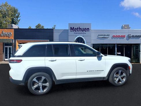 Used 2023 Jeep Grand Cherokee Limited w/ Luxury Tech Group II AWD/4WD image 2