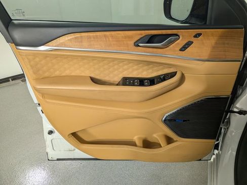 Used 2023 Jeep Grand Cherokee L Summit image 10