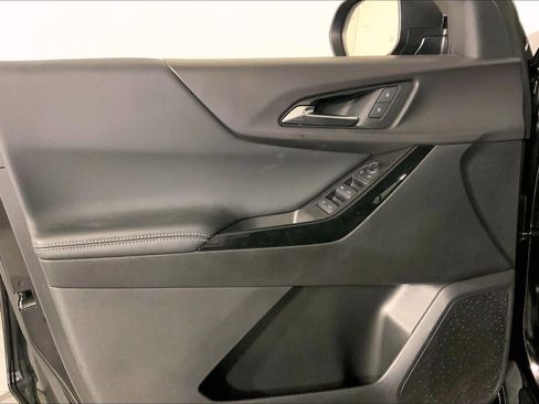 Used 2025 Chevrolet Equinox LT image 24