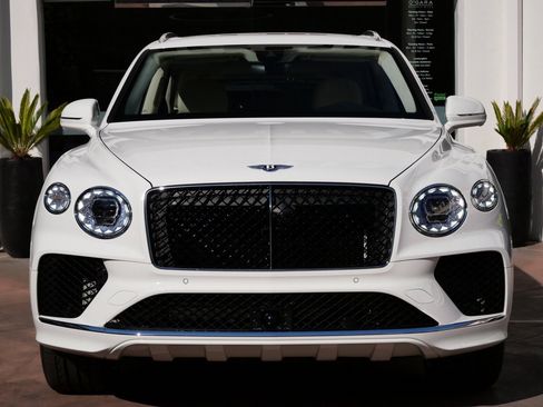 New 2025 Bentley Bentayga Plug-In Hybrid image 10
