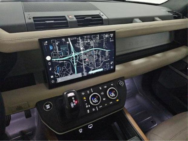 Used 2023 Land Rover Defender 130 SE AWD/4WD image 5