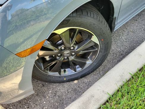 Used 2024 Honda Odyssey Elite image 3