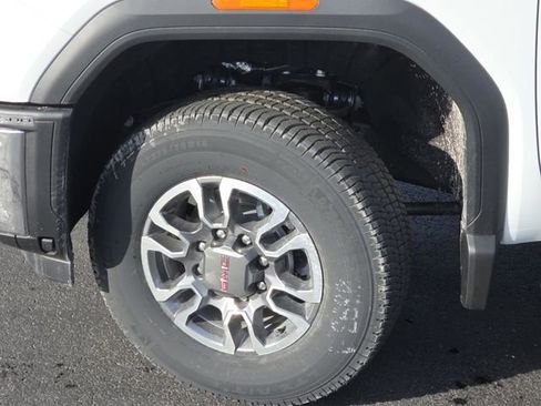 New 2025 GMC Sierra 2500 SLT w/ SLT Premium Package image 28