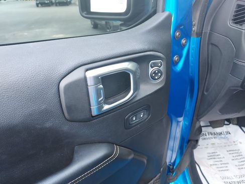 Used 2024 Jeep Wrangler Unlimited Sahara AWD/4WD image 11