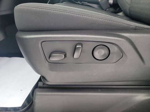 Used 2025 GMC Sierra 1500 Elevation image 18