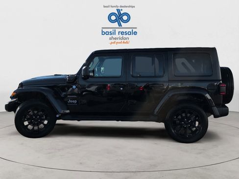Used 2023 Jeep Wrangler Unlimited Sahara w/ Cold Weather Group AWD/4WD image 5
