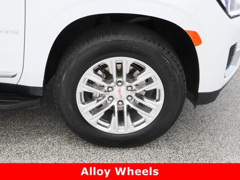 Used 2024 GMC Yukon XL SLT w/ SLT Premium Package image 5