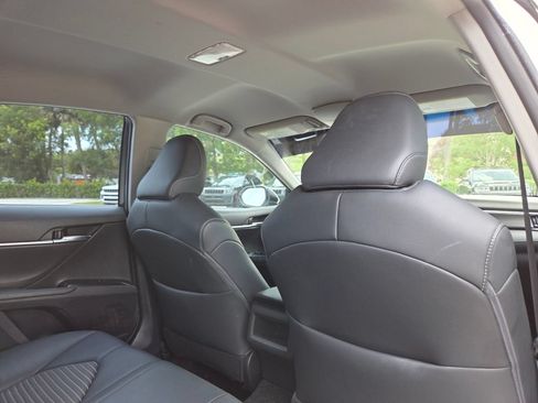 Used 2018 Toyota Camry SE FWD image 17