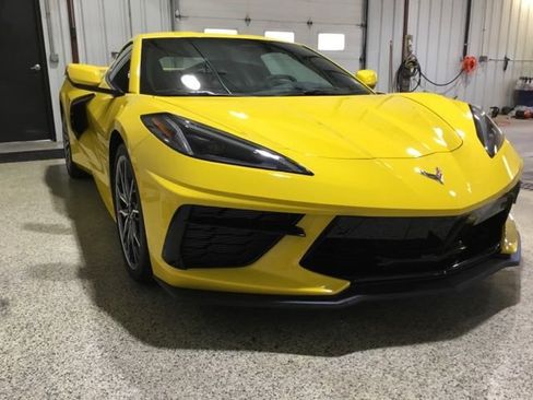 Used 2025 Chevrolet Corvette Stingray Preferred Cpe w/ Z51 Performance Package RWD image 5