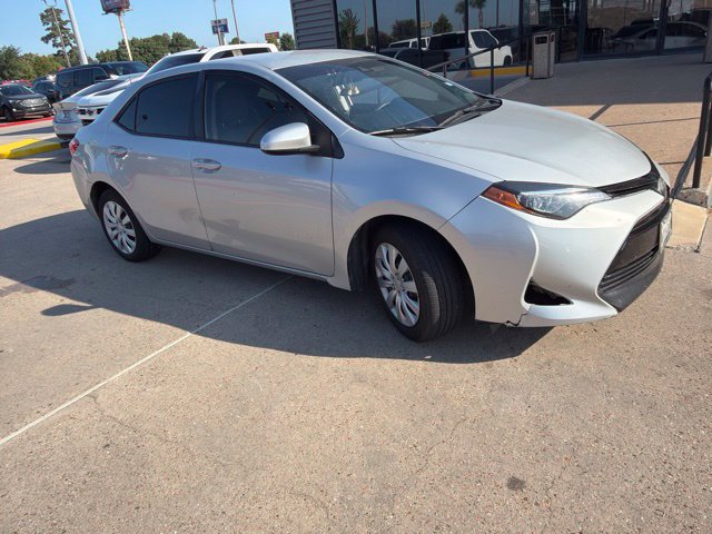 Used 2018 Toyota Corolla LE FWD image 1