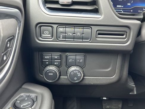 Used 2024 Chevrolet Tahoe LT AWD/4WD image 20